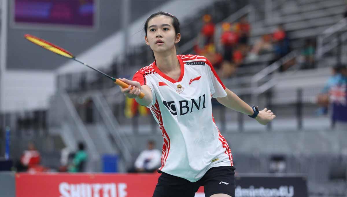 Pebulutangkis tunggal putri Indonesia, Chiara Marvella Handoyo, melakukan pukulan di Kejuaraan Dunia Junior 2023. (Foto: PBSI)
