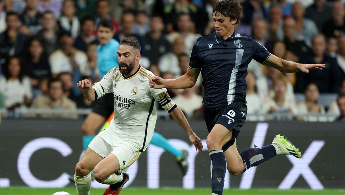 Robin Le Normand (kanan) kabarnya diminati Manchester United dan Liverpool. Foto: REUTERS/Isabel Infantes.