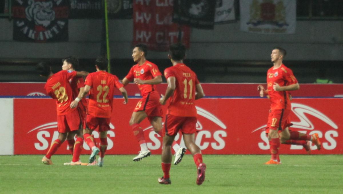 Selebrasi para pemain Persija usai Ryo Matsumura mencetak gol ke gawang Barito dalam laga pekan ke-15 Liga 1 2023/2024 di Stadion Patriot, Minggu (07/10/23).