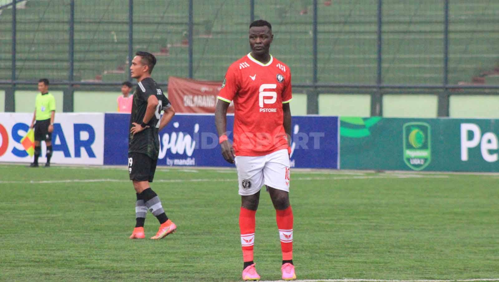 Striker klub Liga 2 FC Bekasi City, Ezechiel N'Douassel.