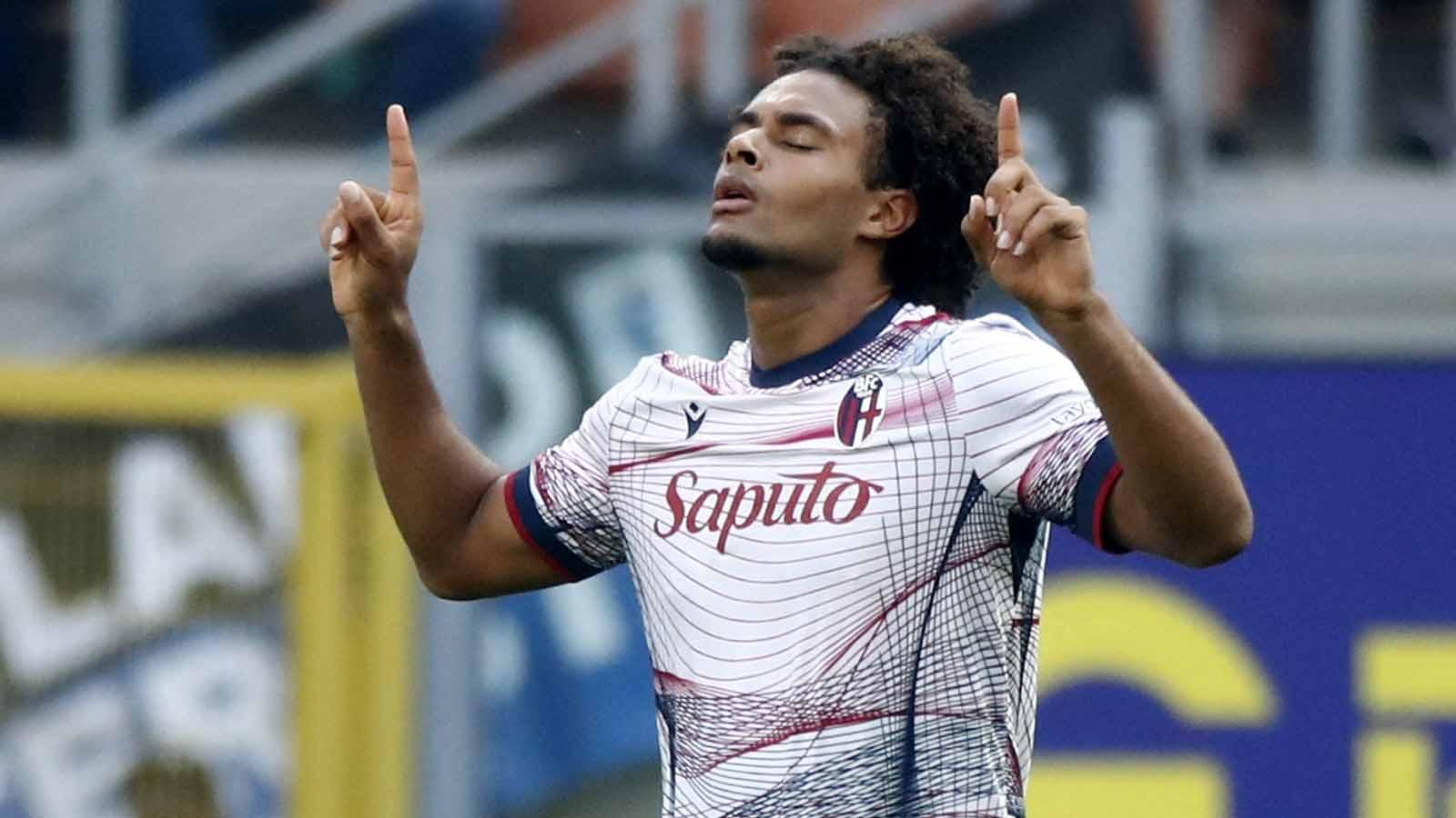 Rumor bursa transfer klub Liga Italia (Serie A), AC Milan, di mana mereka mengincar striker Bologna, Joshua Zirkzee, mendekati Victor Lindelof, dan lain-lain.