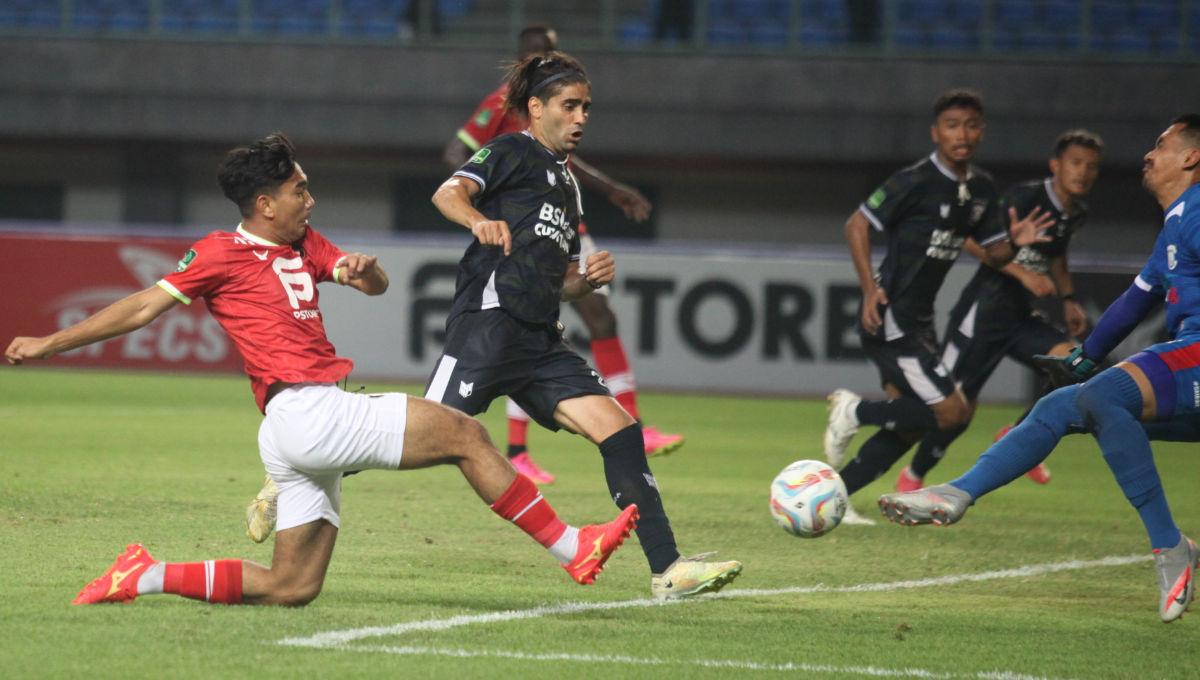 Salah satu suasana pertandingan Liga 2 2023/2024 antara Perserang vs FC Bekasi City di Stadion Patriot, Minggu (15/10/23).