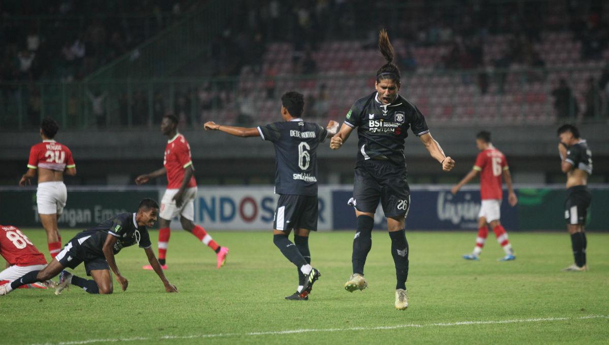 Kegembiraan para pemain Perserang usai meraih kemenangan atas FC Bekasi City dalam laga lanjutan Liga 2 2023/2024 di Stadion Patriot, Minggu (15/10/23).