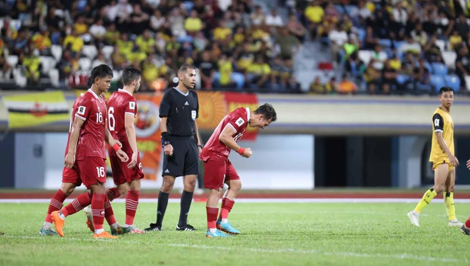 Selebrasi pemain Timnas Indonesia, Egy Maulana Vikri bersama rekan setimnya usai mencetak gol ke gawang Brunei Darussalam dalam laga Pra Piala Dunia Selasa (17/10/2023). (Foto: PSSI)