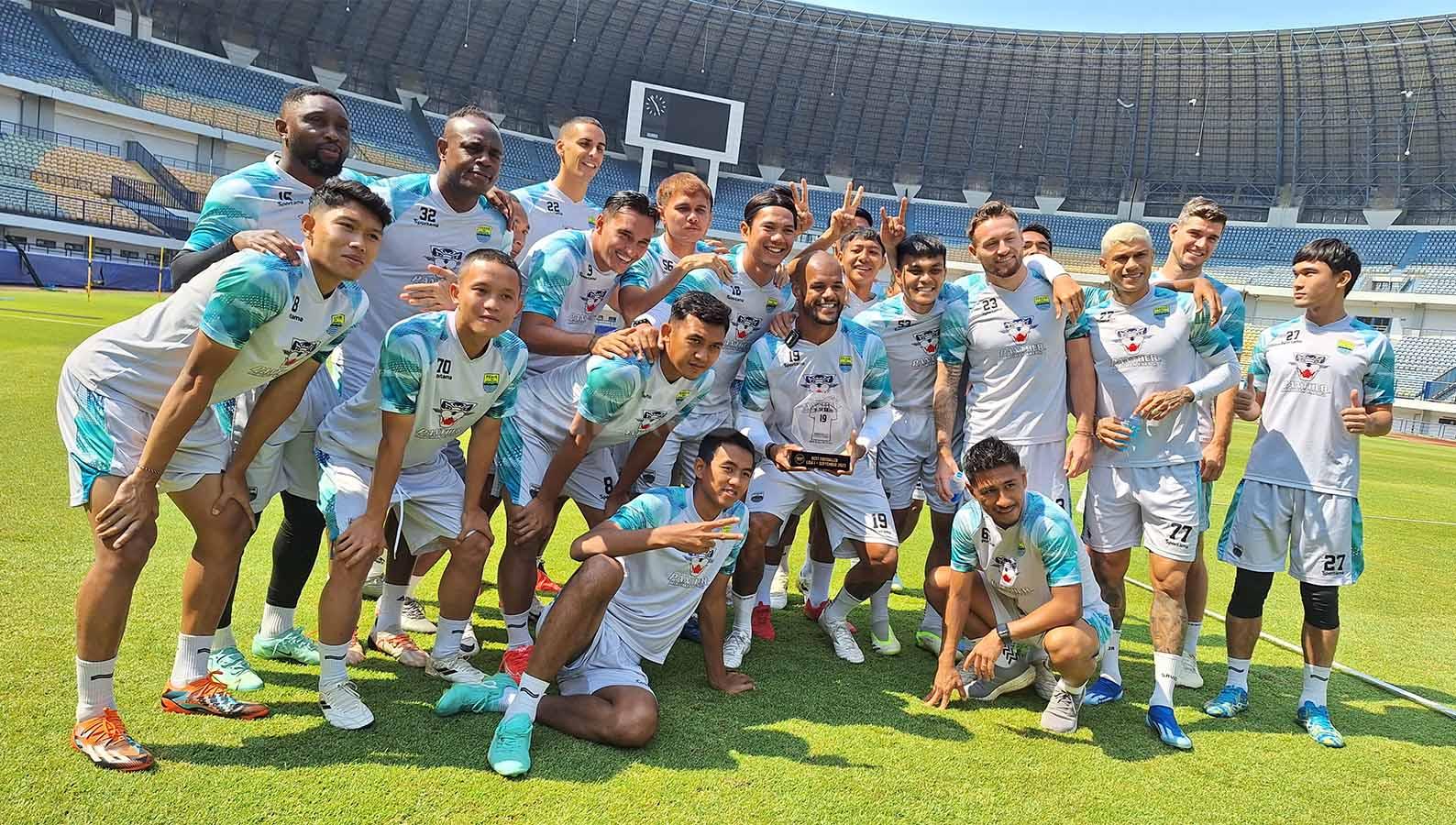 Latihan Persib Bandung jelang laga pekan ke-16 Liga 1 2023/2024 menghadapi Borneo FC di Stadion GBLA, Kamis (19/10/23).