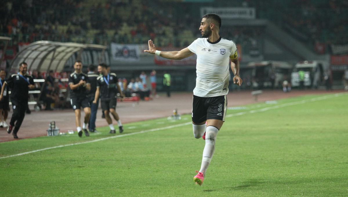 Selebrasi pemain RANS Nusantara FC, Angelo Meneses usai mencetak gol ke gawang Persija dalam laga pekan ke-16 Liga 1 2023/2024 di Stadion Patriot, Minggu (22/10/23).