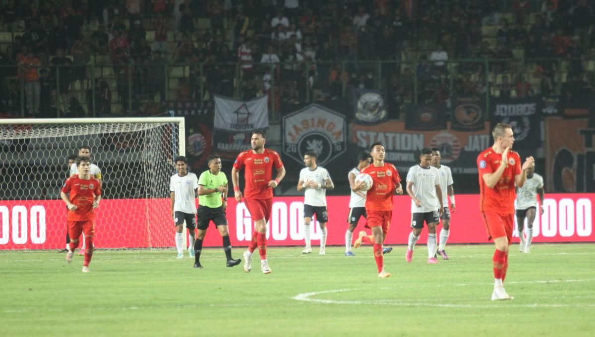Para pemain Persija usai mencetak gol ke gawang RANS Nusantara FC dalam laga pekan ke-16 Liga 1 2023/2024 di Stadion Patriot, Minggu (22/10/23).