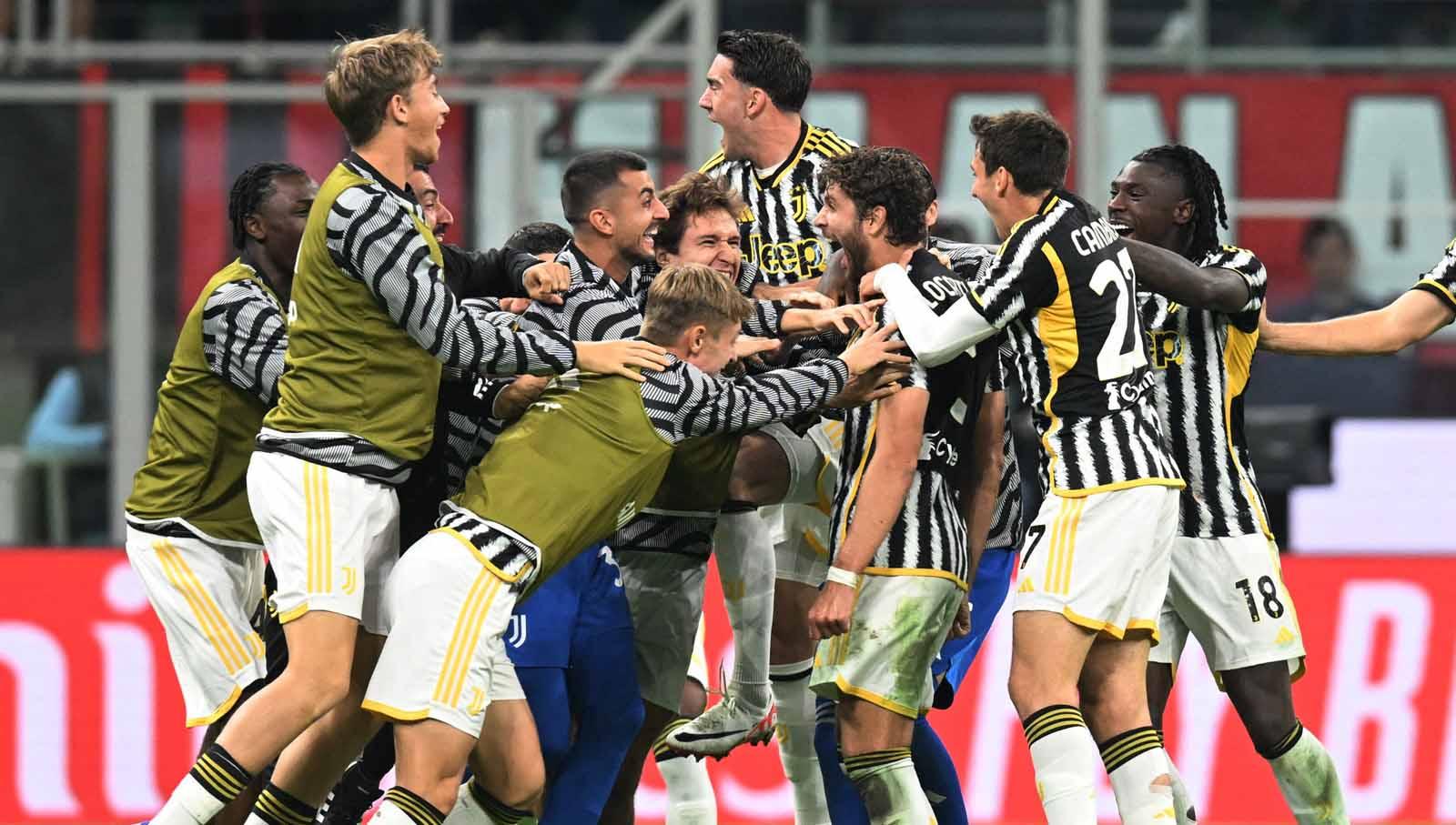 Juventus menekuk AC Milan dengan skor tipis nan dramatis 1-0 di laga Liga Italia yang berakhir pada Senin (23/10/23). Foto: REUTERS/Daniele Mascolo.