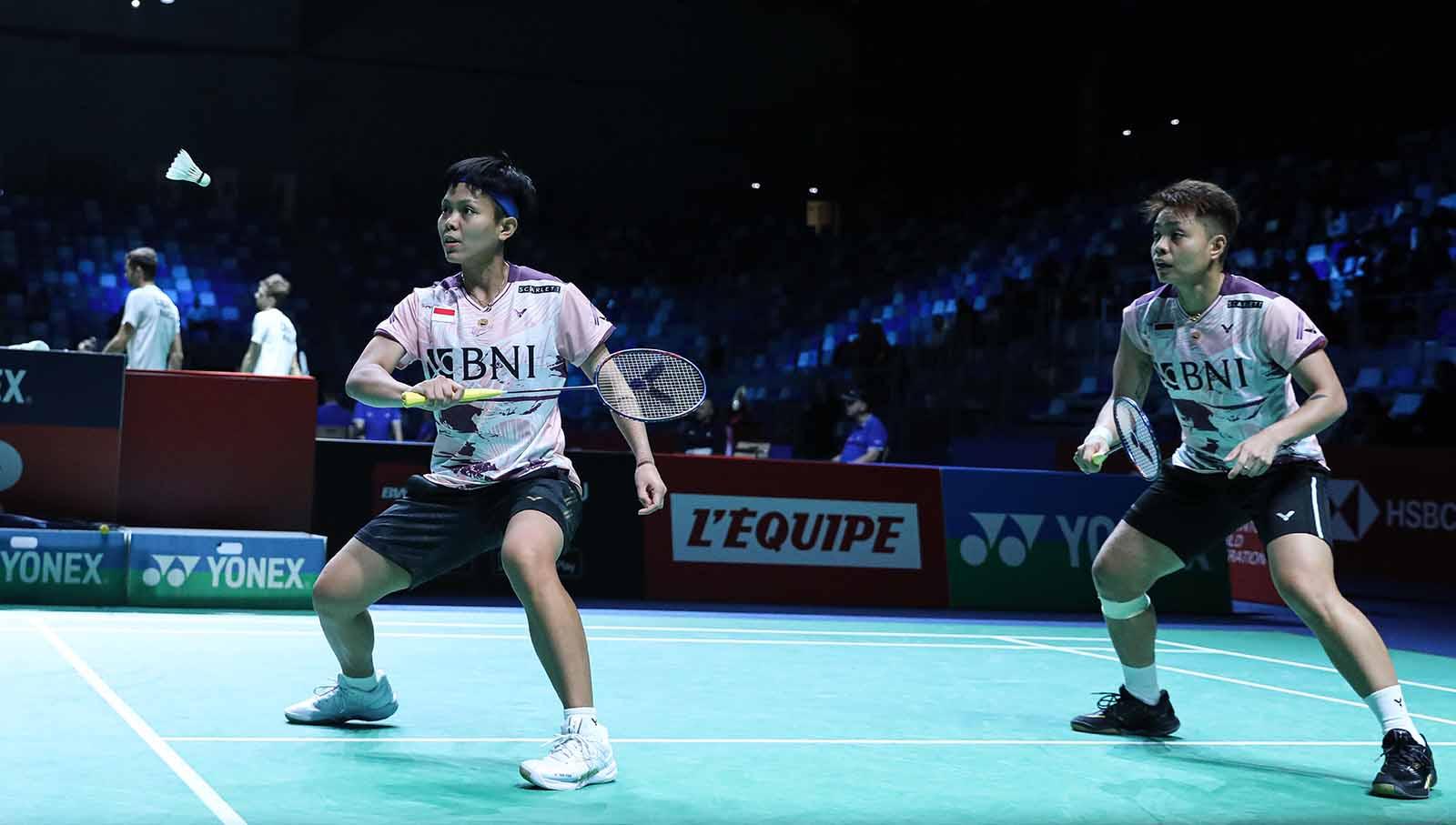 Hasil BWF World Tour Finals 2023 Grup A ganda putri antara Apriyani Rahayu/Siti Fadia Silva Ramadhanti vs Chen Qingchen/Ji Yifan, dimenangi oleh bintang bulutangkis China.