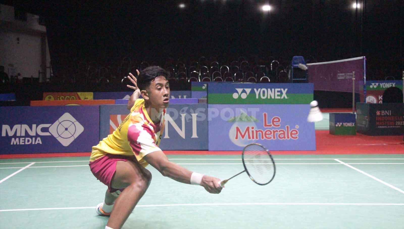 Smash Sui Li Yang mampu dikembalikan Alwi Farhan dengan sempurna di babak 16 besar Indonesia Masters II 2023. (Foto: Fitra Herdian/INDOSPORT)