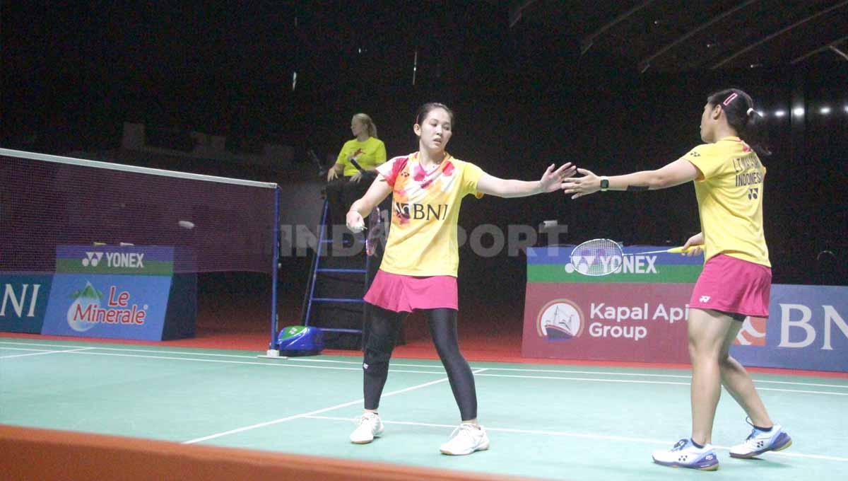 Pasangan ganda putri Indonesia Lanny Tria Mayasari/Ribka Sugiarto raih juara di Indonesia Masters Super 200 II 2023. (Foto: Fitra Herdian/INDOSPORT)