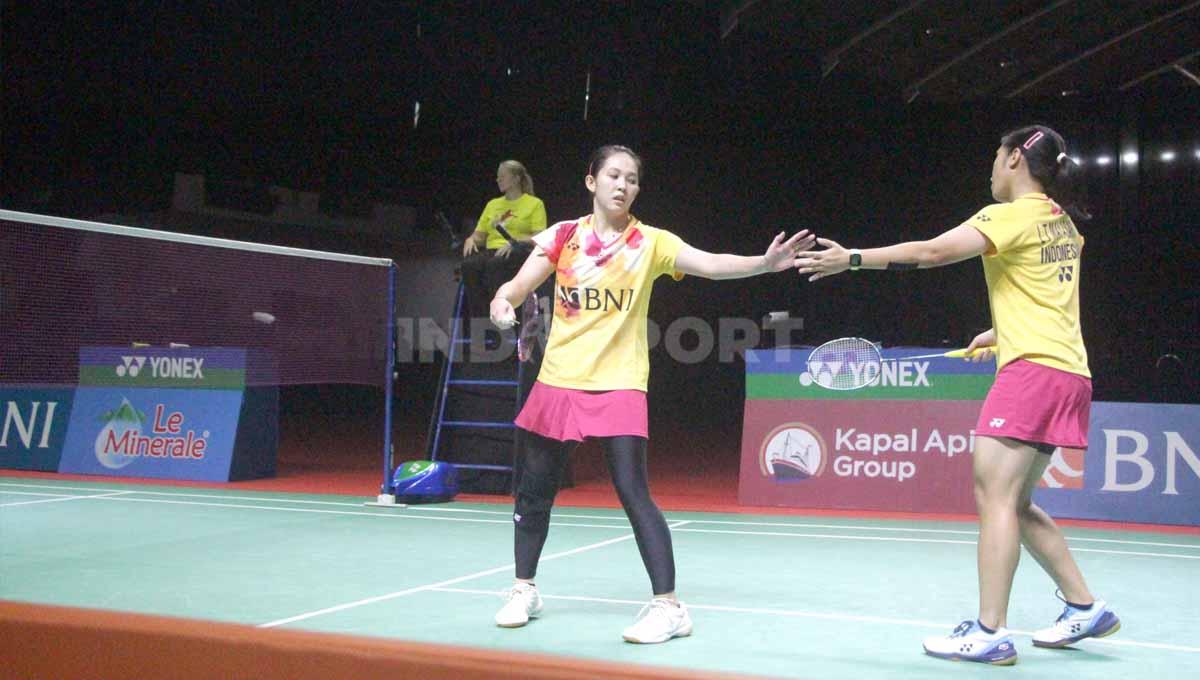 Pasangan ganda putri Indonesia Lanny Tria Mayasari/Ribka Sugiarto raih juara di Indonesia Masters Super 200 II 2023. (Foto: Fitra Herdian/INDOSPORT) - INDOSPORT
