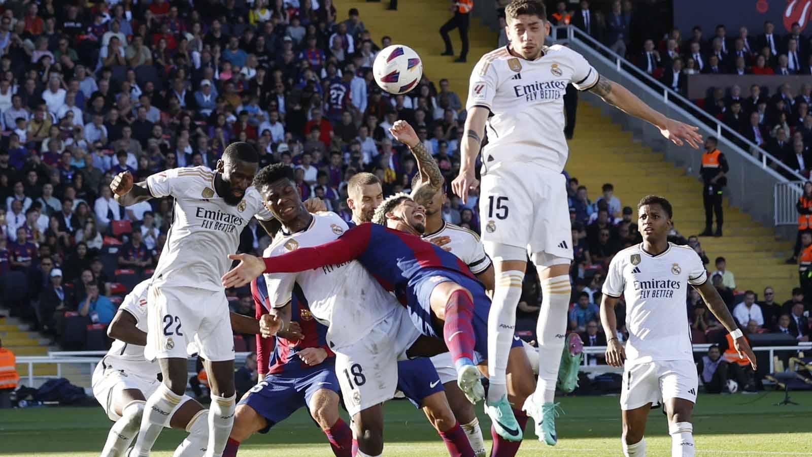 Rumor transfer Liga Spanyol kali ini akan membahas ketertarikan Real Madrid kepada Naj Razi dan Presnel Kimpembe yang bukan prioritas Barcelona. Foto: REUTERS/Albert Gea.