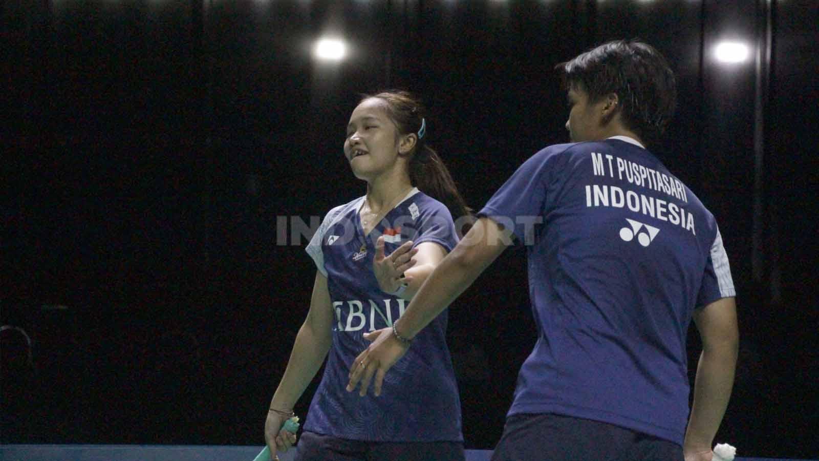 Meilysa/Rachel memberikan semangat setelah berhasil mencetak poin di Indonesia Master S100 2023. (Foto: Fitra Herdian/INDOSPORT)