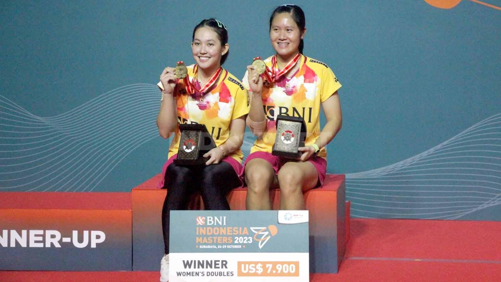 Rekap final Indonesia Masters Super 100 Surabaya, di mana tuan rumah berpesta borong dua gelar juara, termasuk dari Lanny Tria Mayasari/Ribka Sugiarto. - INDOSPORT