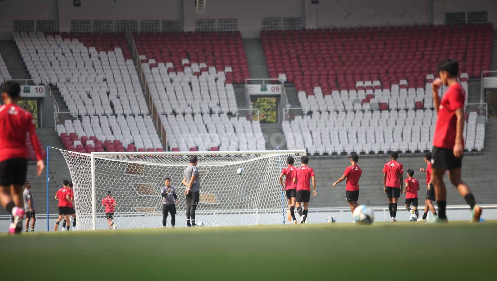 Pekatih Bima Sakti mengkonfirmasi bahwa pemain keturunan, Chow Yun Damanik batal perkuat Timnas U-17 karena masalah paspor.