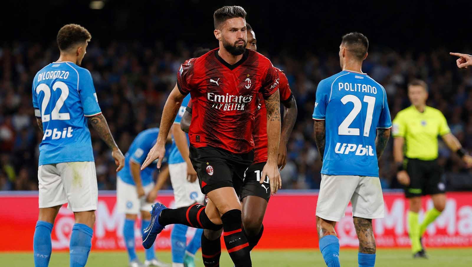 Selebrasi Olivier Giroud usai mencetak gol kedua ke gawang Napoli pada laga Serie A Italia. (Foto: REUTERS/Ciro De Luca)