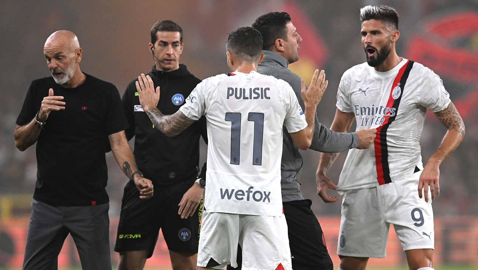 Pelatih AC Milan, Stefano Pioli, ogah tanggung jawab dan malah salahkan Yunus Musah karena kena comeback Lecce di Liga Italia 2023-2024. (Foto: REUTERS/Daniele Mascolo)