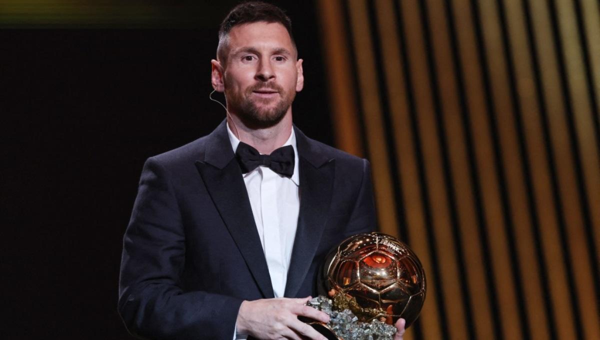 Lionel Messi raih penghargaan Ballon d'Or 2023. Foto: REUTERS/Stephanie Lecocq. - INDOSPORT