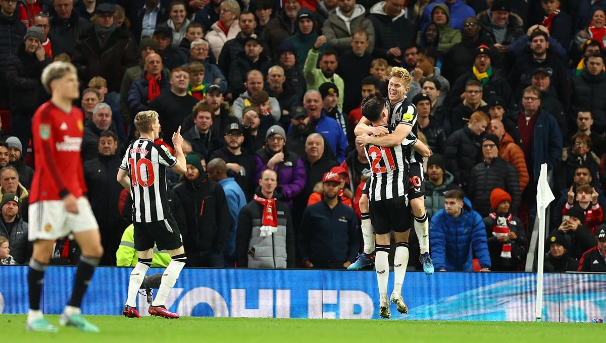 Lewis Hall dan Valentino Livramento merayakan gol di laga Manchester United vs Newcastle United. (Foto: REUTERS/Molly Darlington)