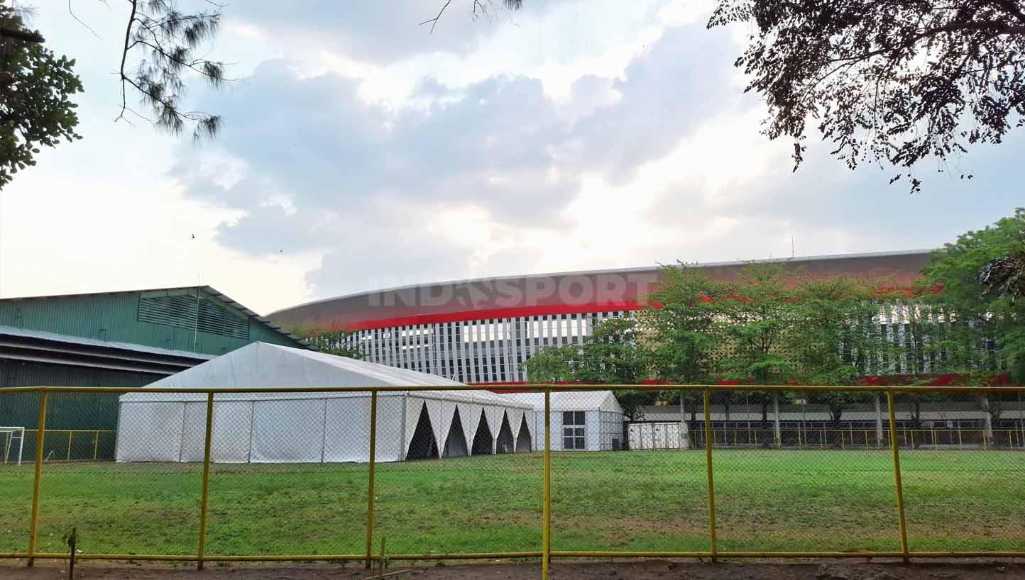 Lapangan sofbol bisbol untuk sementara dinonaktifkan karena digunakan untuk salah satu bangunan sementara selama Piala Dunia U-17 2023. (Foto: Nofik Lukman Hakim/INDOSPORT)