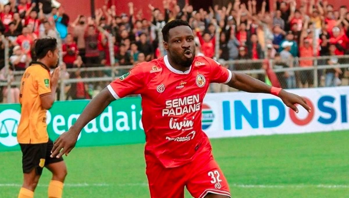 Bomber asing Semen Padang FC asal Nigeria, Kenneth Ikechukwu Ngowake. - INDOSPORT
