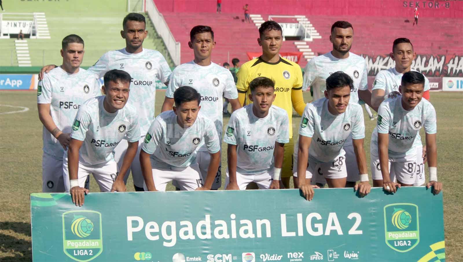 Tim Skuat PSCS Cilacap saat melawan Deltras FC pada laga Pegadaian Liga 2 di Stadion Gelora Delta Sidoarjo, Senin (06/11/23). (Foto: Fitra Herdian/INDOSPORT)