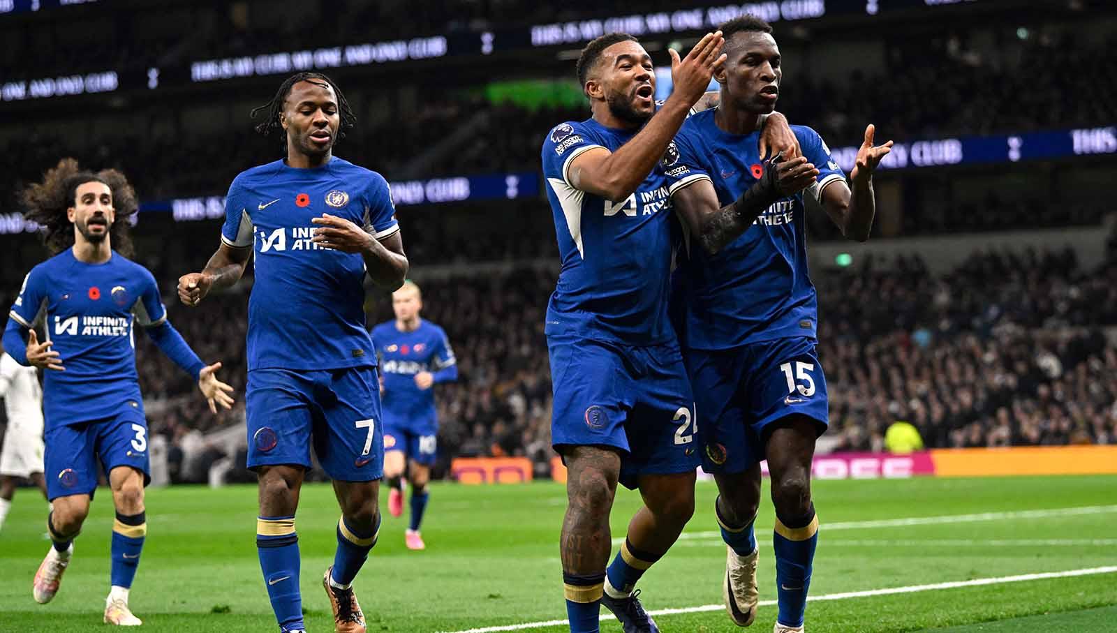 Nicolas Jackson pun menjadi bintang Chelsea di laga semalam usai mencetak hat-trick ke gawang Tottenham Hotspur. Foto: REUTERS/Tony Obrien.