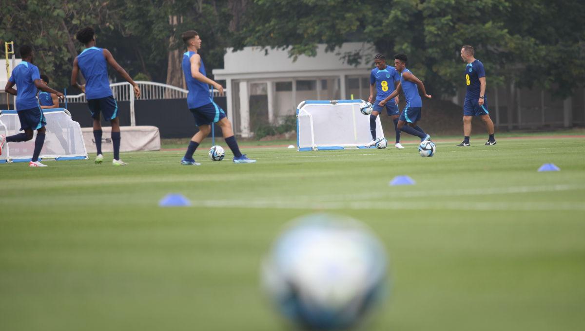 Timnas Inggris U-17 menggelar latihan jelang Piala Dunia U-17 di Stadion Madya Senayan, Selasa (07/11/23).