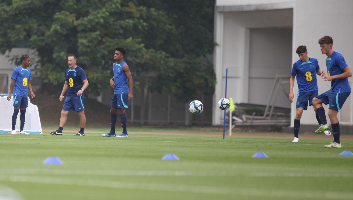 Timnas Inggris U-17 menggelar latihan jelang Piala Dunia U-17 di Stadion Madya Senayan, Selasa (07/11/23).