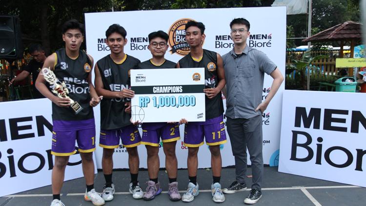 SMA Al Ma'Ruf sukses menjadi juara di Men's Biore School Pride Basketball 3x3 Series 1 yang digelar di SMAN 70, Jakarta Selatan.