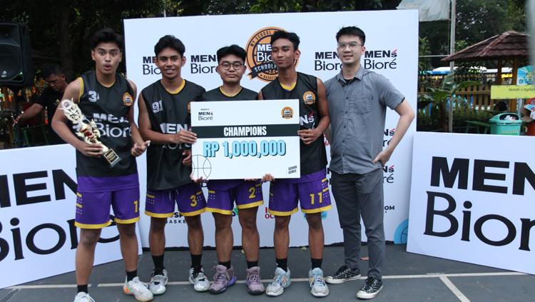 SMA Al Ma'Ruf sukses menjadi juara di Men's Biore School Pride Basketball 3x3 Series 1 yang digelar di SMAN 70, Jakarta Selatan. - INDOSPORT