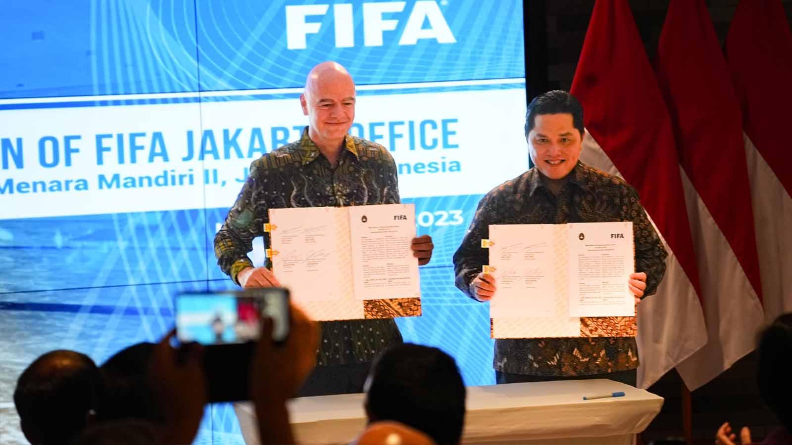 Presiden FIFA Gianni Infantino dan Ketua Umum PSSI Erick Thohir di acara peresmian kantor FIFA di Jakarta. (Foto: PSSI)