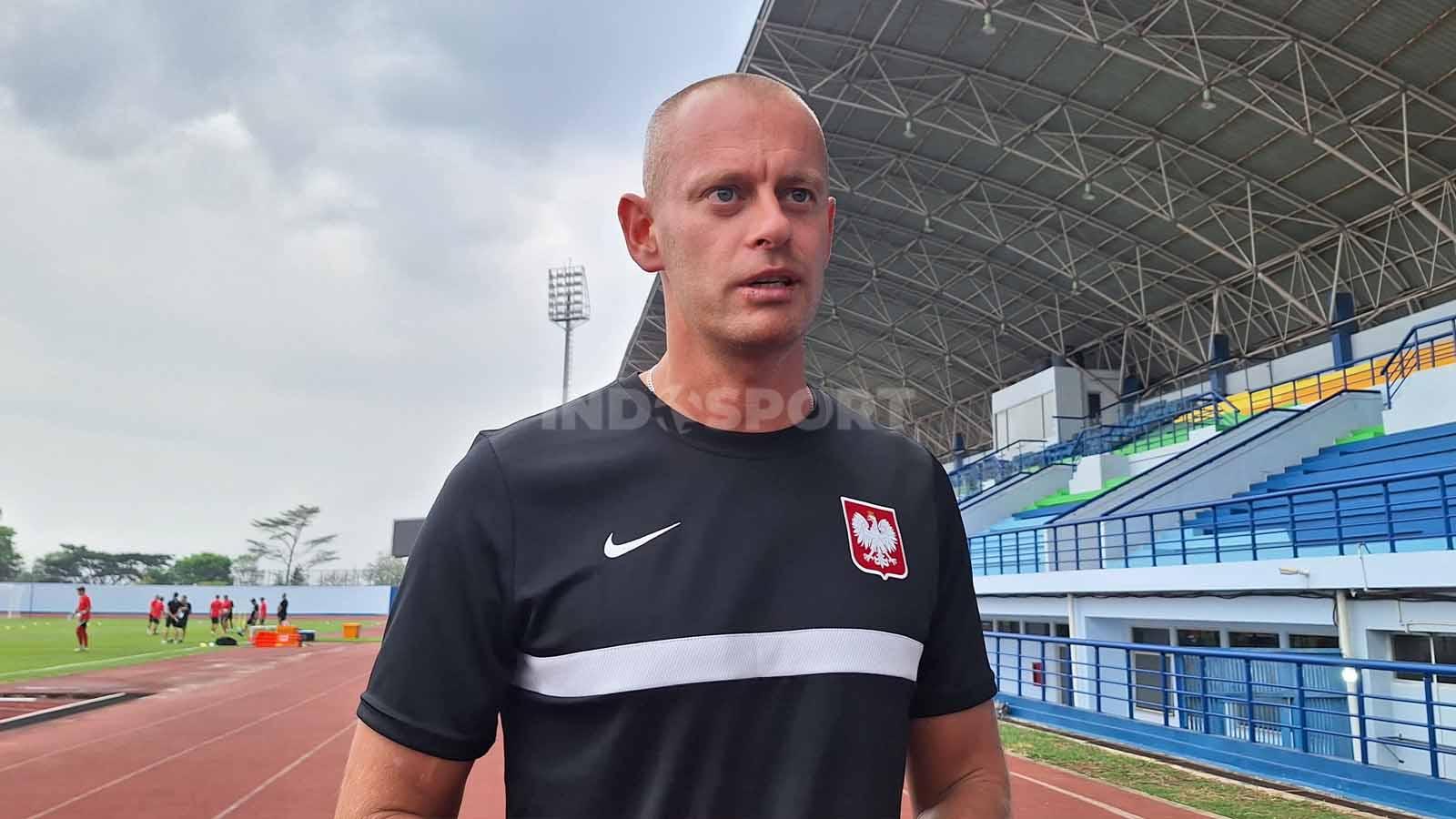 Pelatih Timnas Polandia U-17, Marcin Wlodarski. (Foto: Arif Rahman/INDOSPORT)