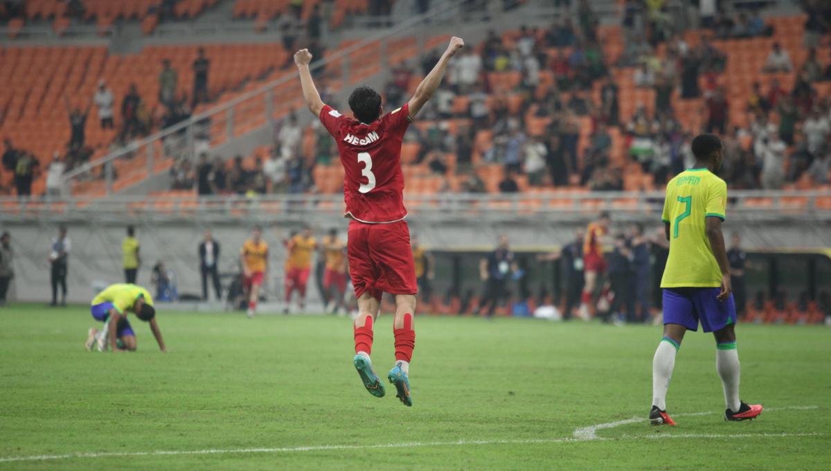 Kegembiraan para pemain Iran usai kalahkan Brasil 3-2 pada laga fase grup C Piala Dunia U-17 di Stadion JIS, Sabtu (11/11/23).