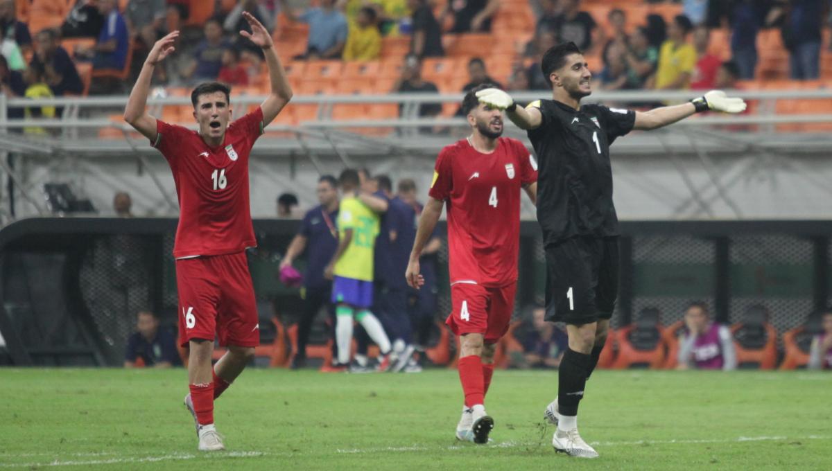 Kegembiraan para pemain Iran usai kalahkan Brasil 3-2 pada laga fase grup C Piala Dunia U-17 di Stadion JIS, Sabtu (11/11/23).