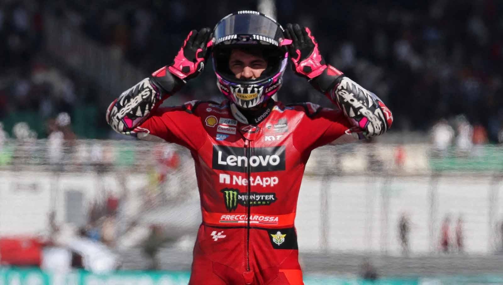 Selebrasi Enea Bastianini usai juarai balapan motoGP Malaysia di Sirkuit Internasional Sepang, Malaysia, Minggu (12/11/23). (Foto: REUTERS/Hasnoor Hussain)