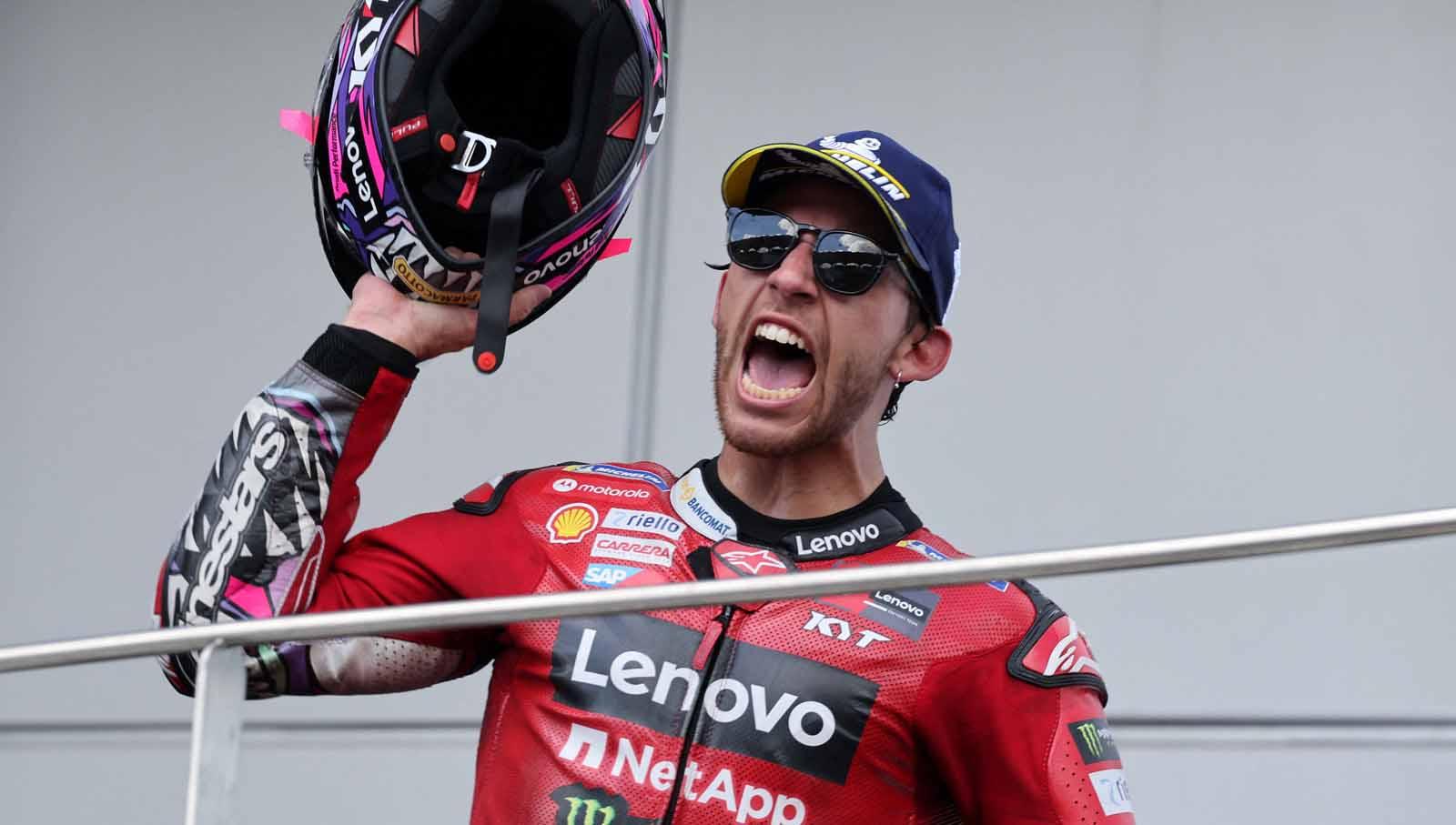 Selebrasi Enea Bastianini usai juarai balapan motoGP Malaysia di Sirkuit Internasional Sepang, Malaysia, Minggu (12/11/23). (Foto: REUTERS/Hasnoor Hussain)