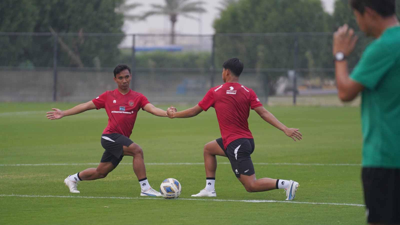 Timnas Indonesia saat menjalani latihan perdana di Irak, usai tiba pada hari Minggu (12/11/23) di Stadion Internasional Basra, Irak. (Foto: pssi.org)
