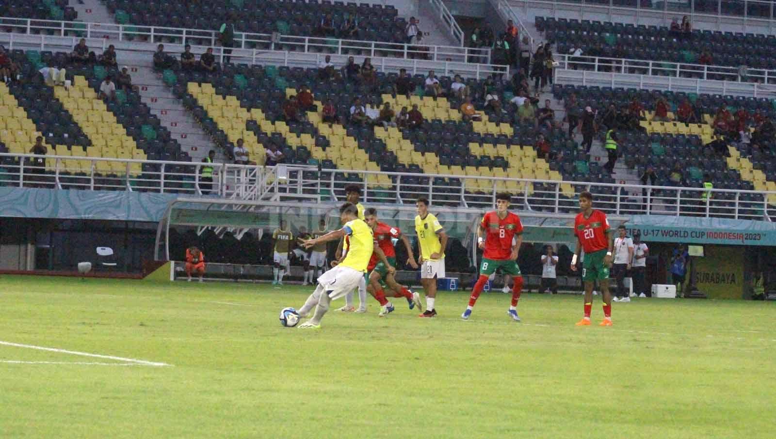 Michael Bermudez sukes menjadi algojo penalti untuk Ekuador U-17 pada laga Piala Dunia U-17. (Foto: Fitra Herdian/INDOSPORT)