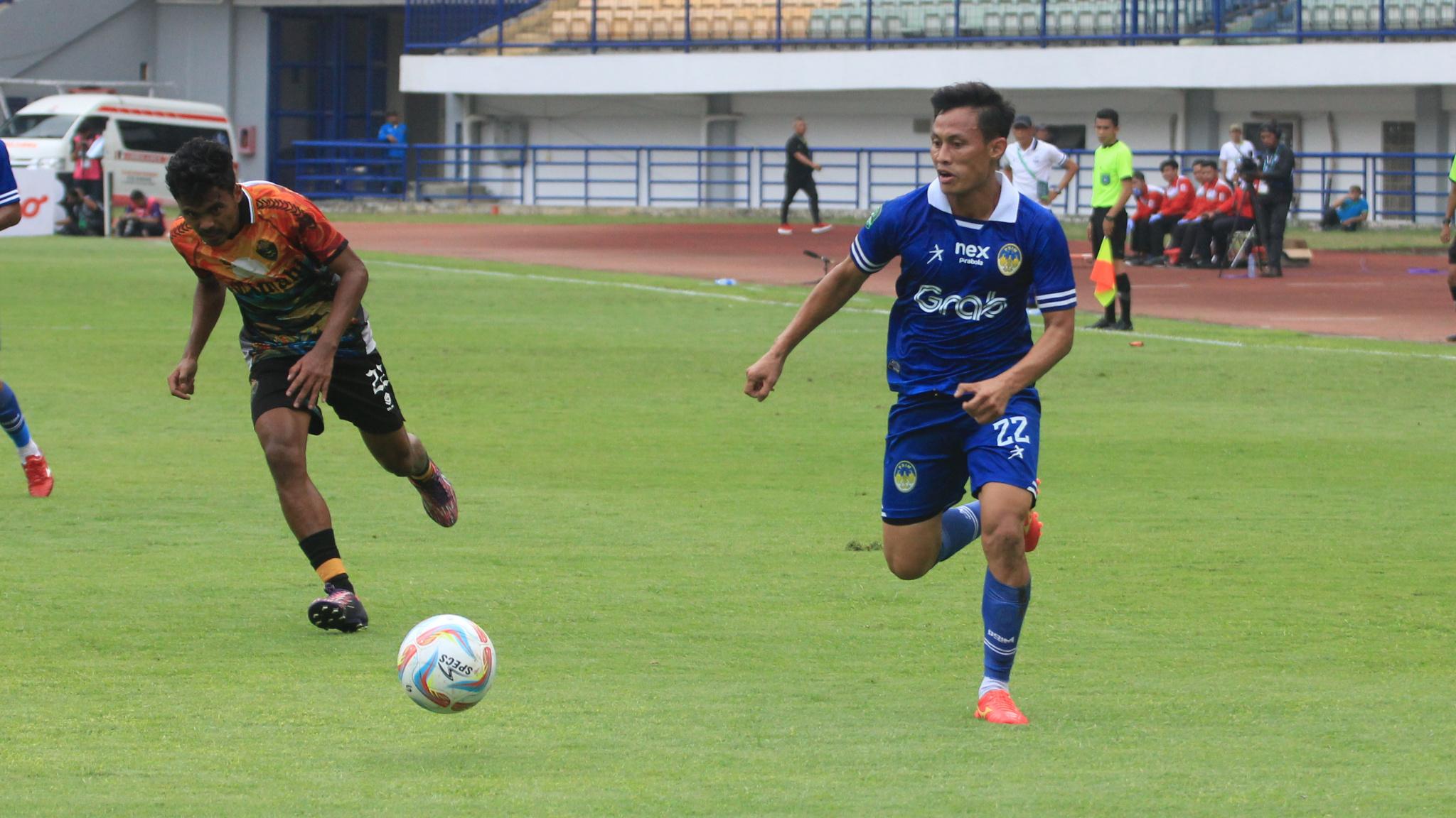 Pertandingan Liga 2 2023/2024 antara PSKC Cimahi vs PSIM Yogyakarta, Senin (13/11/23). (Foto: Arif Rahman/INDOSPORT)