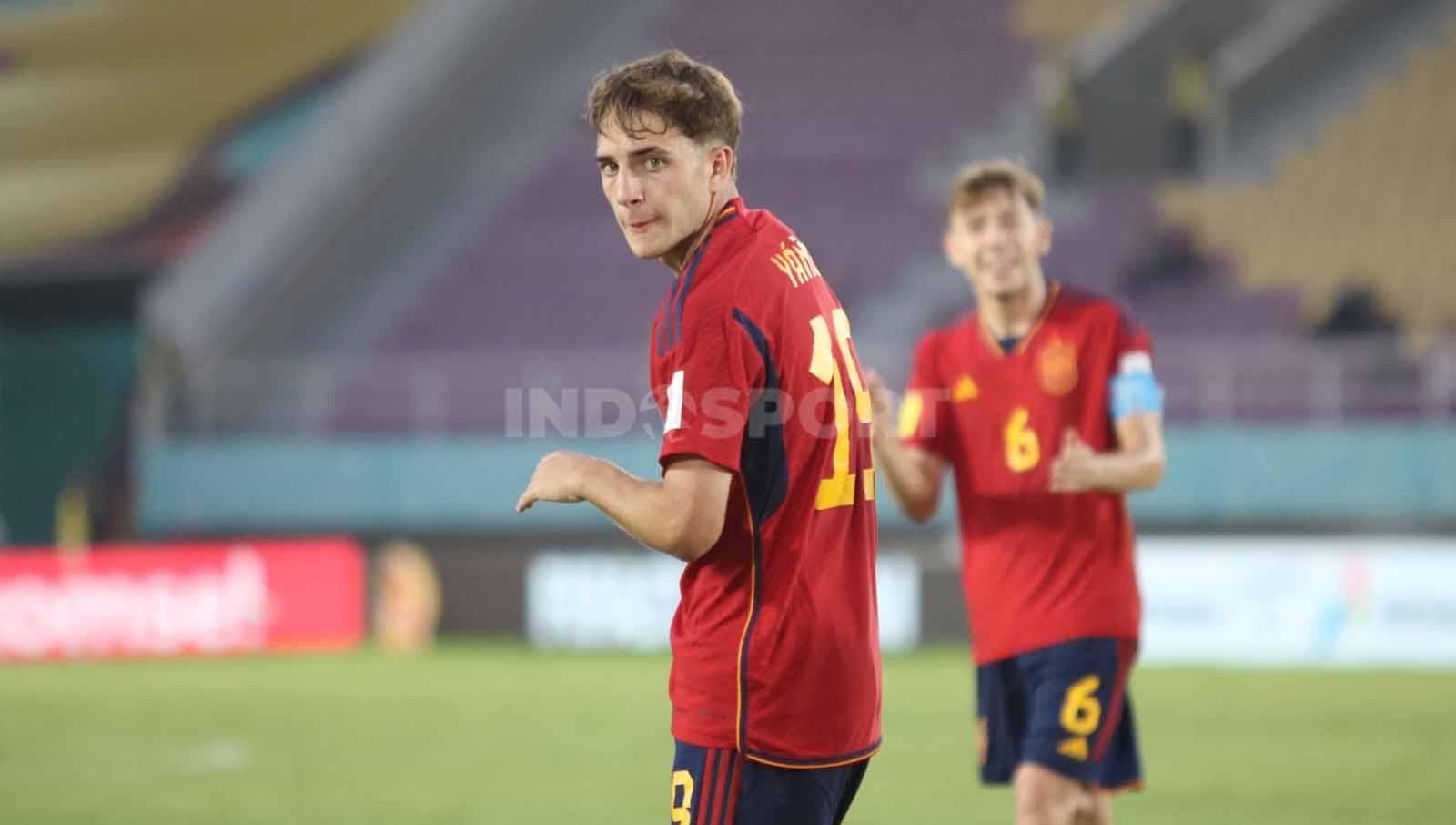 Gelandang Spanyol, Daniel Yanez, saat tampil melawan Mali dalam pertandingan Piala Dunia U-17 2023 grup B di Stadion Manahan Solo, Senin (13/11/23).