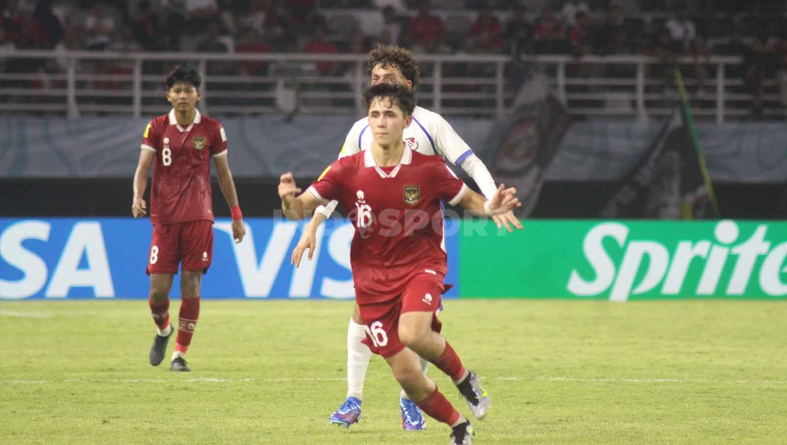 Amar Brkic akhirnya diturunkan Bima Sakti pada laga Indonesia vs Panama pada laga Piala Dunia U-17 di Stadion Gelora Bung Tomo, Senin (13/11/23). (Foto: Fitra Herdian/INDOSPORT)