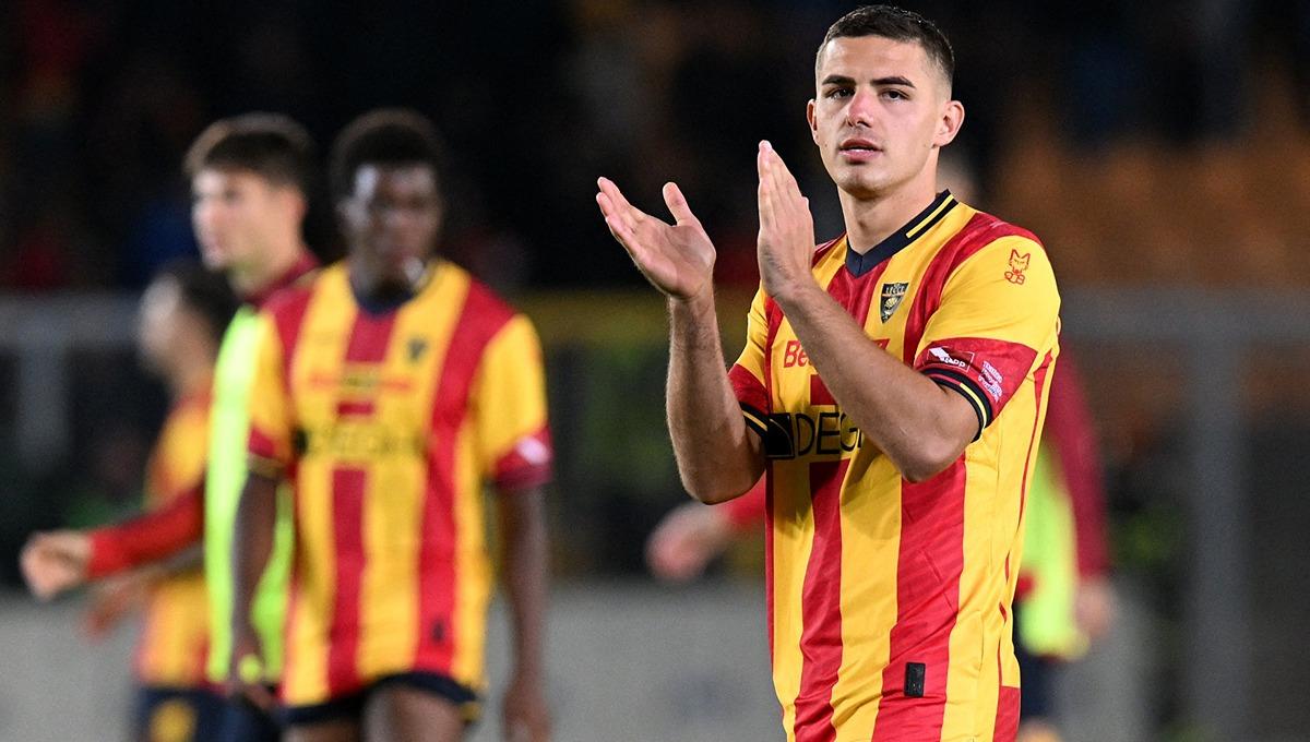 Manchester United langsung melirik tiga striker sekaligus di bursa transfer usai Sir Jim Ratcliffe makin dekat untuk membeli klub tersebut.