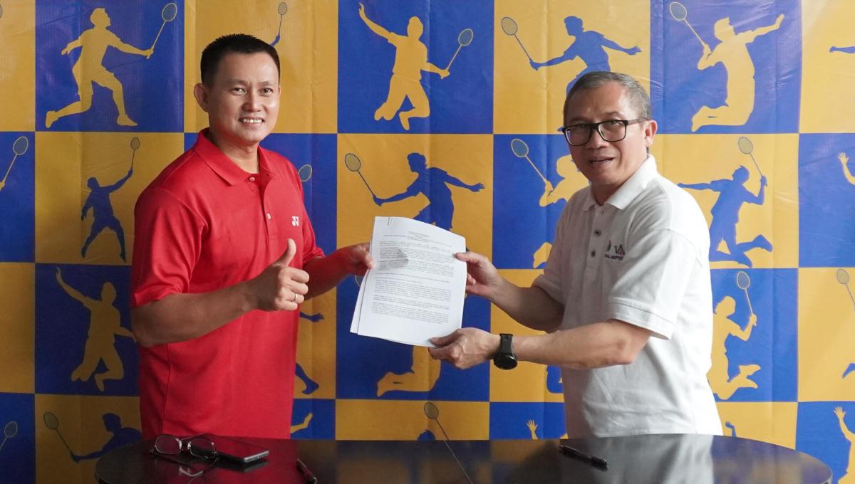 Legenda bulutangkis Indonesia, Candra Wijaya (kiri).