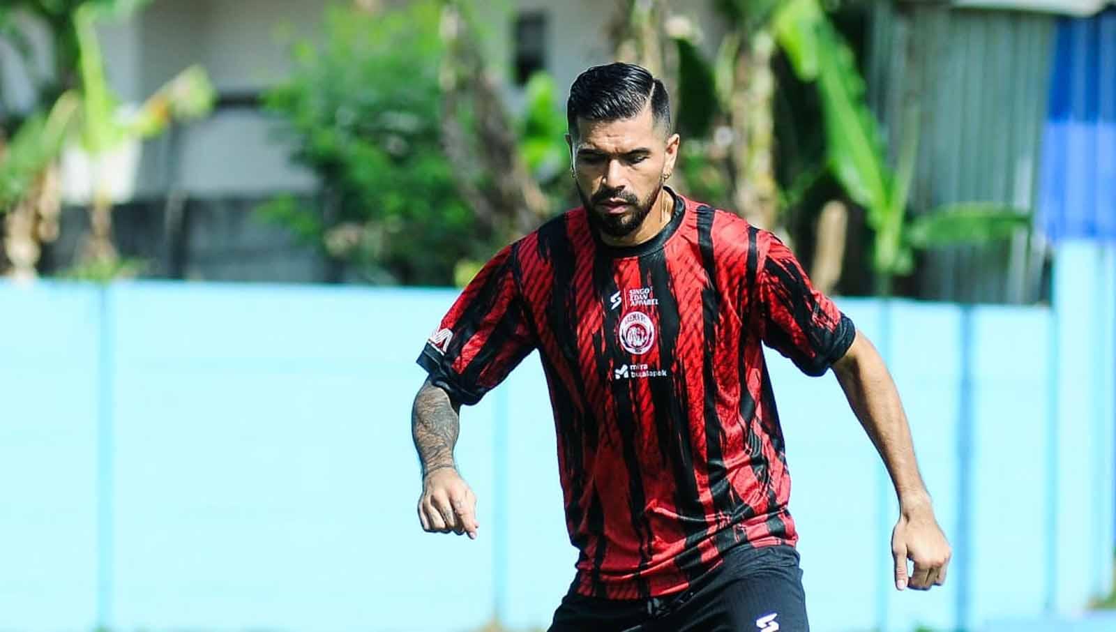 Julian Guevara debut dalam uji coba Arema FC melawan Persema. (Foto: MO Arema FC)