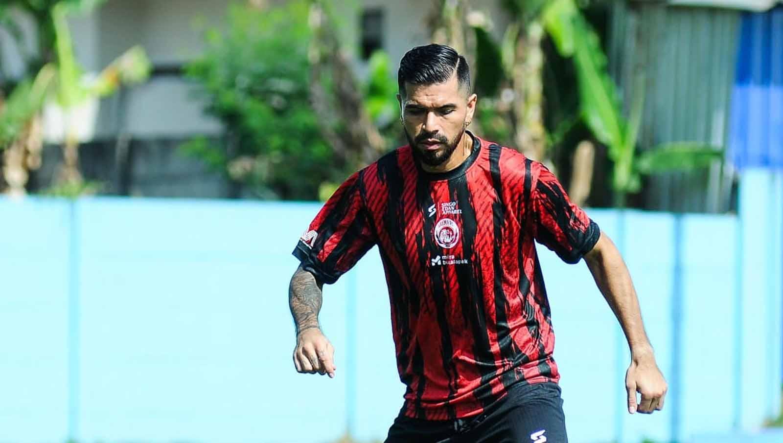 Julian Guevara debut dalam uji coba Arema FC melawan Persema. (Foto: MO Arema FC) - INDOSPORT