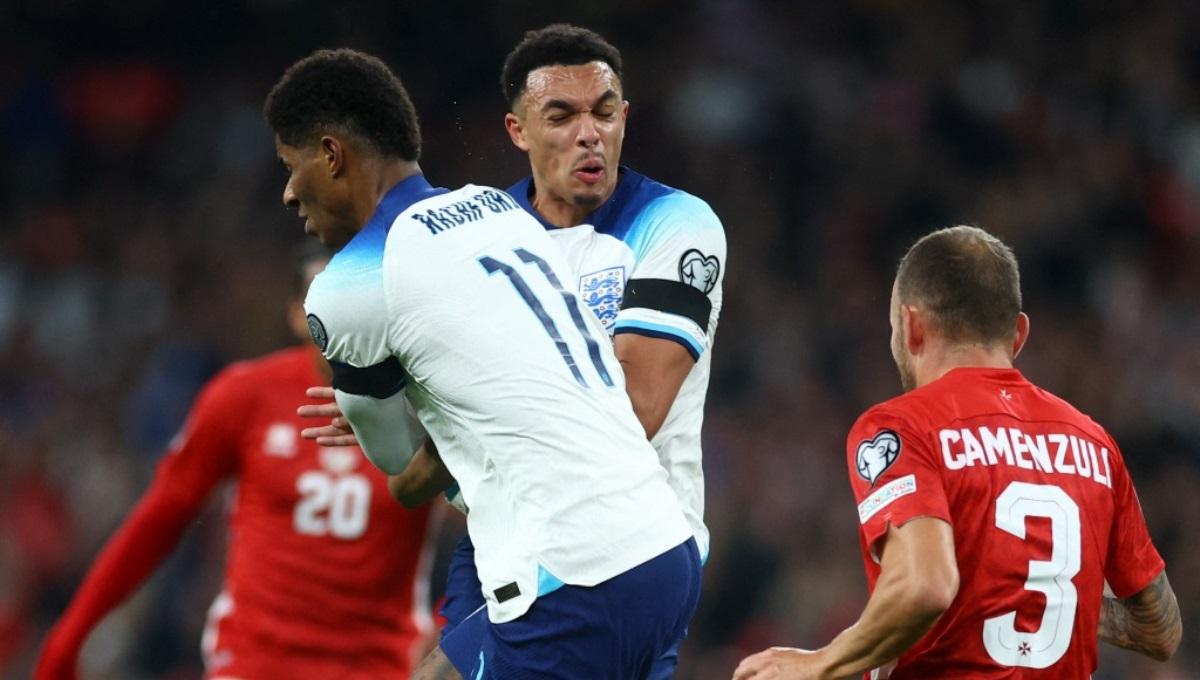 Marcus Rashford danTrent Alexander-Arnold di laga Timnas Inggris vs Malta, Sabtu (18/11/23). Foto: REUTERS/Carl Recine.