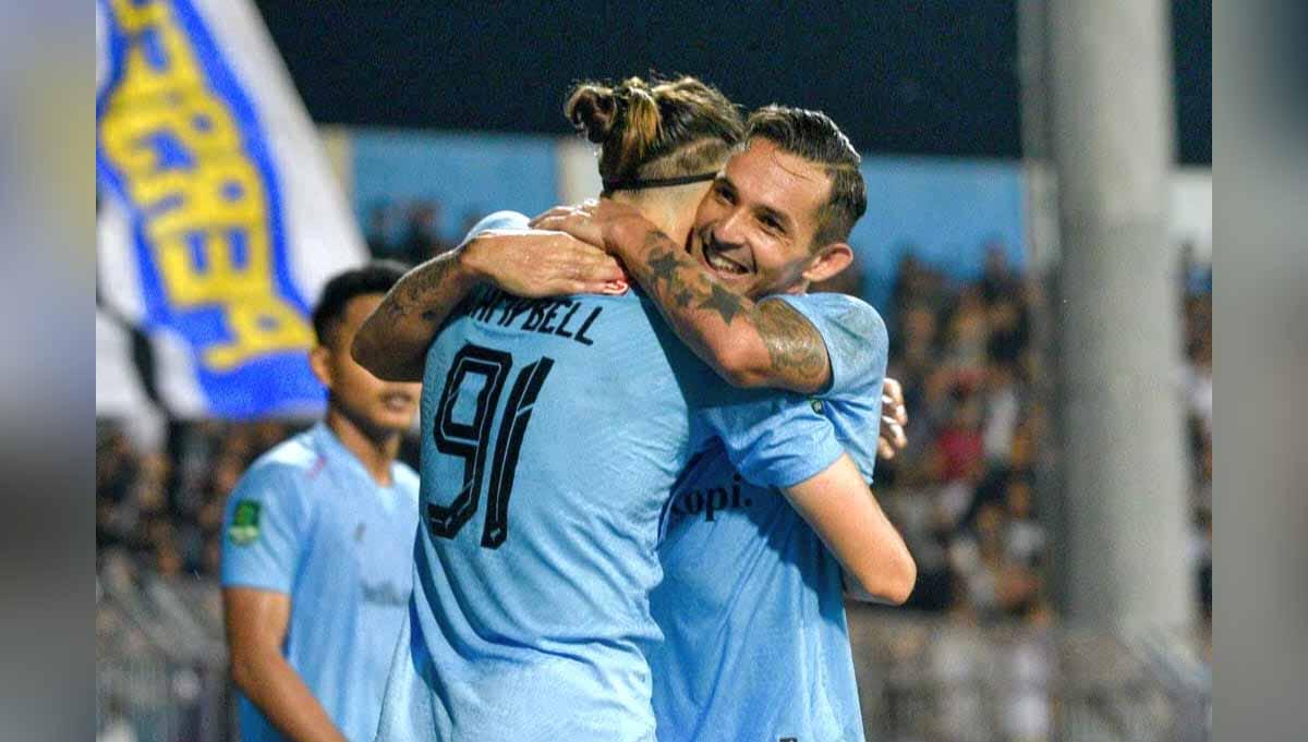 Selebrasi gol Campbell dan Escobar ke gawang Persekat pada laga Liga 2. (Foto: MO Persela Lamongan)
