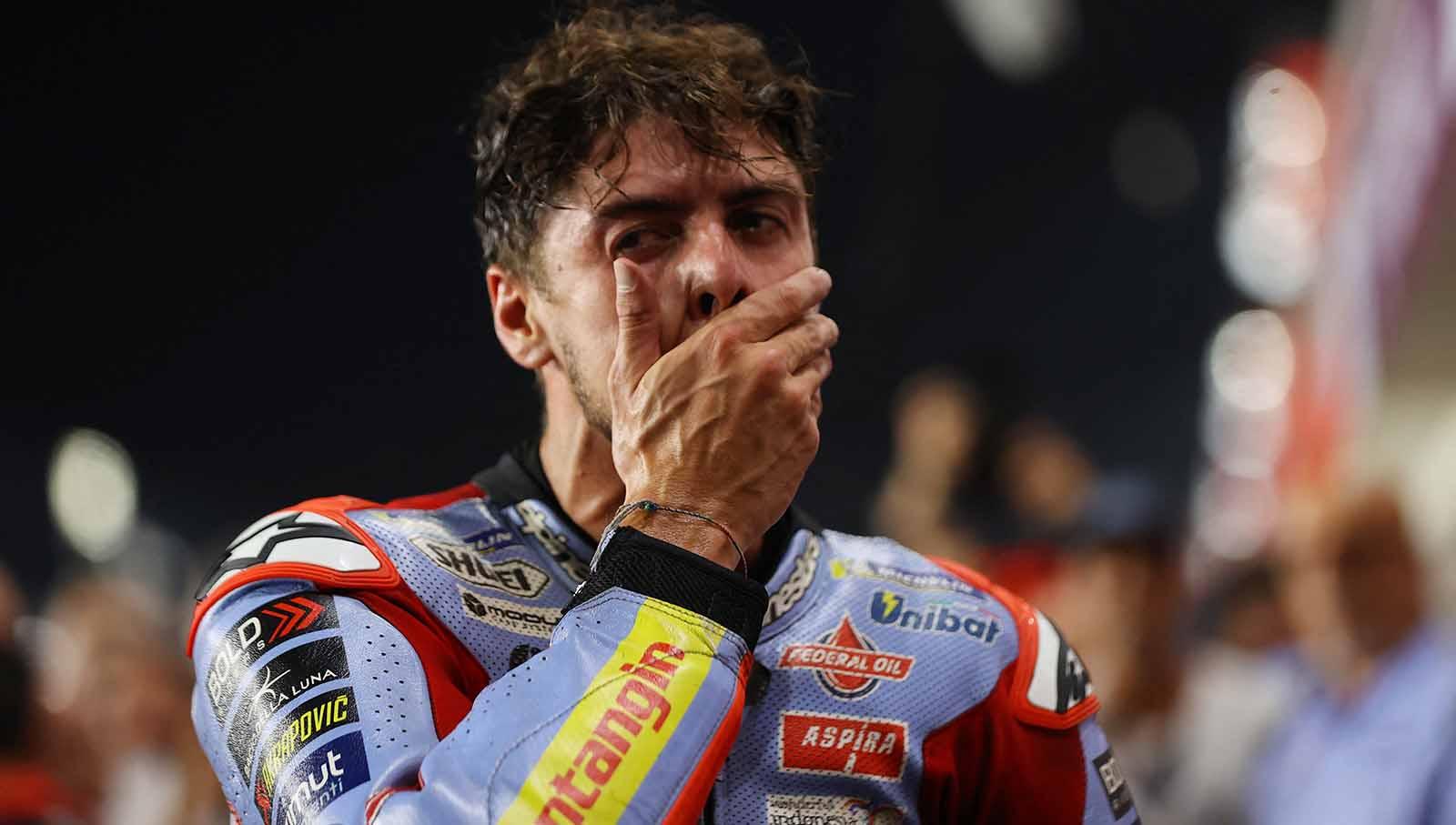 Fabio Di Giannantonio usai memenangkan balapan MotoGP Qatar 2023 di Sirkuit Internasional Lusail, Lusail, Qatar, Minggu (19/11/23). (Foto: REUTERS/Ibraheem Al Omari)